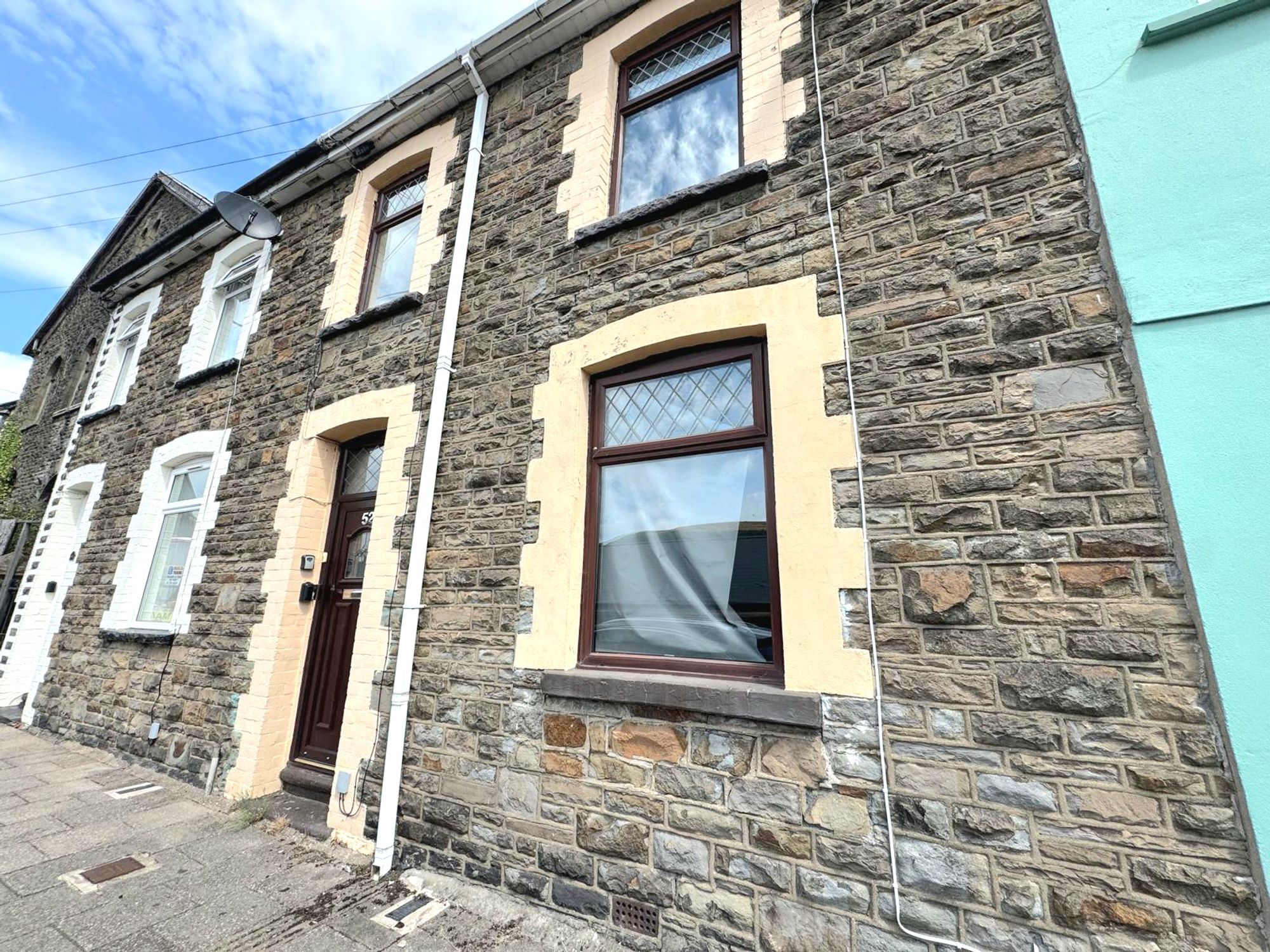 House Birchgrove Street in Porth
