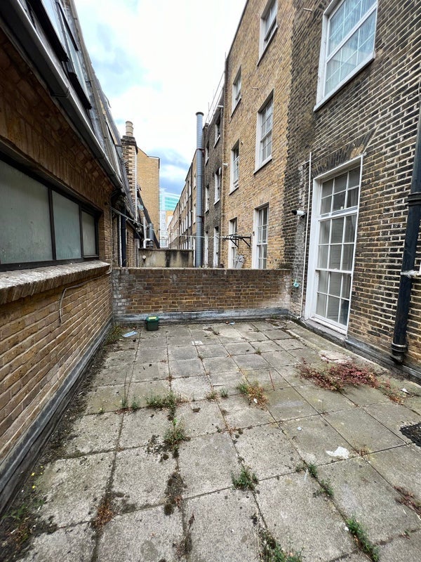 Flat Warren Street in Greater London