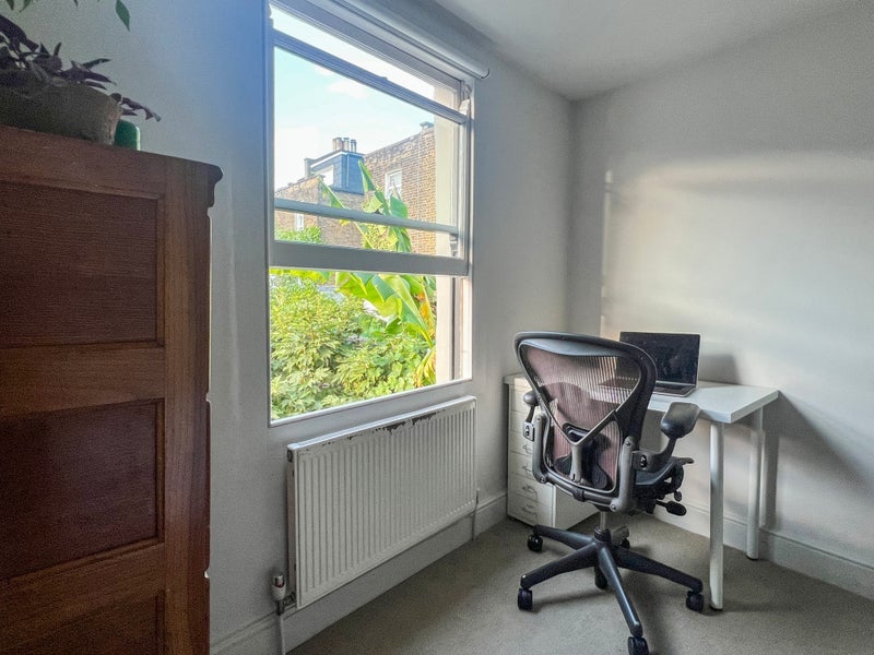 Room Roxwell Road in Greater London
