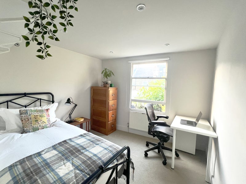 Room Roxwell Road in Greater London
