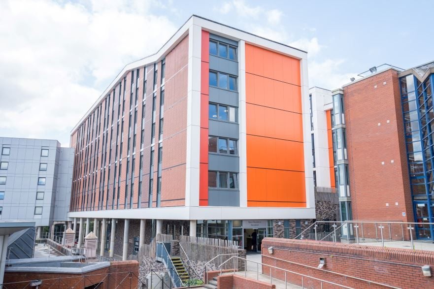 Room Alma Close in Nottingham