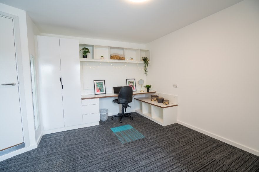 Room Alma Close in Nottingham