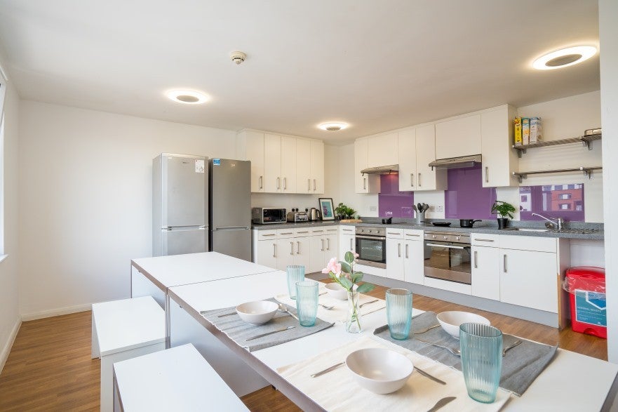 Room Alma Close in Nottingham