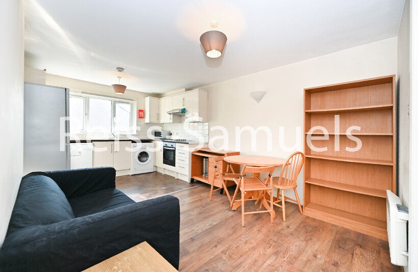 Flat Ambassador Square in Greater London