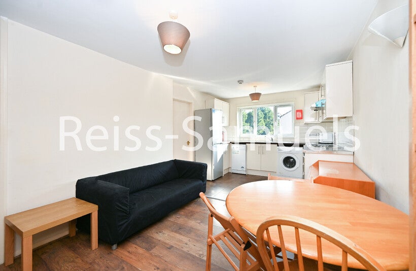 Flat Ambassador Square in Greater London
