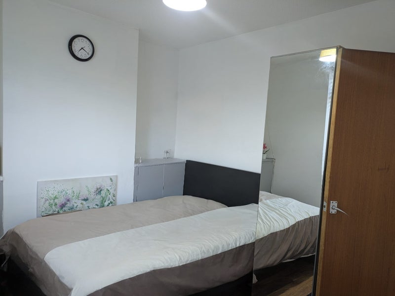 Room Machen Place in Cardiff