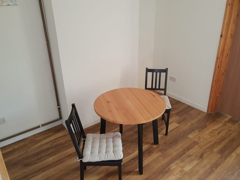 Room Machen Place in Cardiff