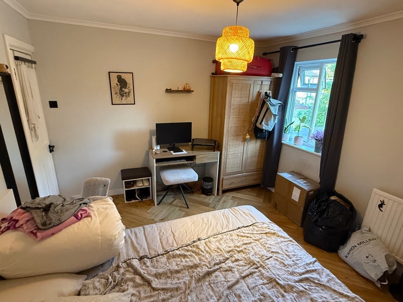Room Westfield Road in Greater London