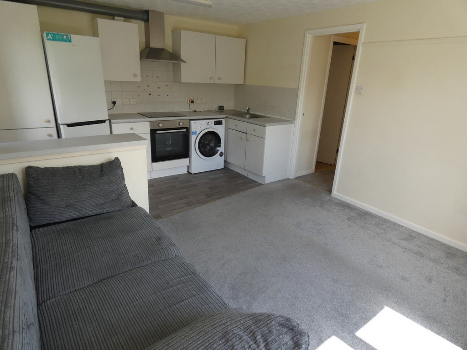 Flat Tenterden Crescent in Milton Keynes