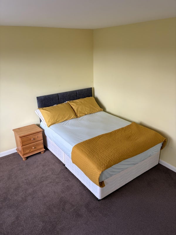 Room Geary Drive in Brentwood