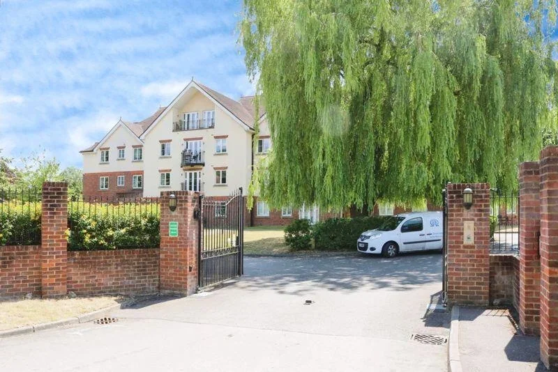 Flat Datchet Road in Slough