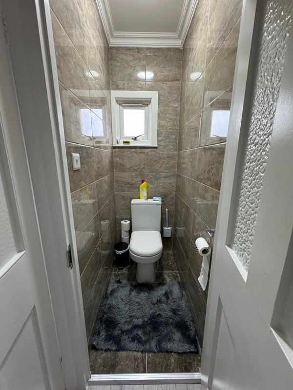 Room Evesham Road in Greater London