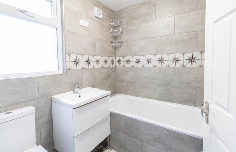 Room Bayston Road in Greater London
