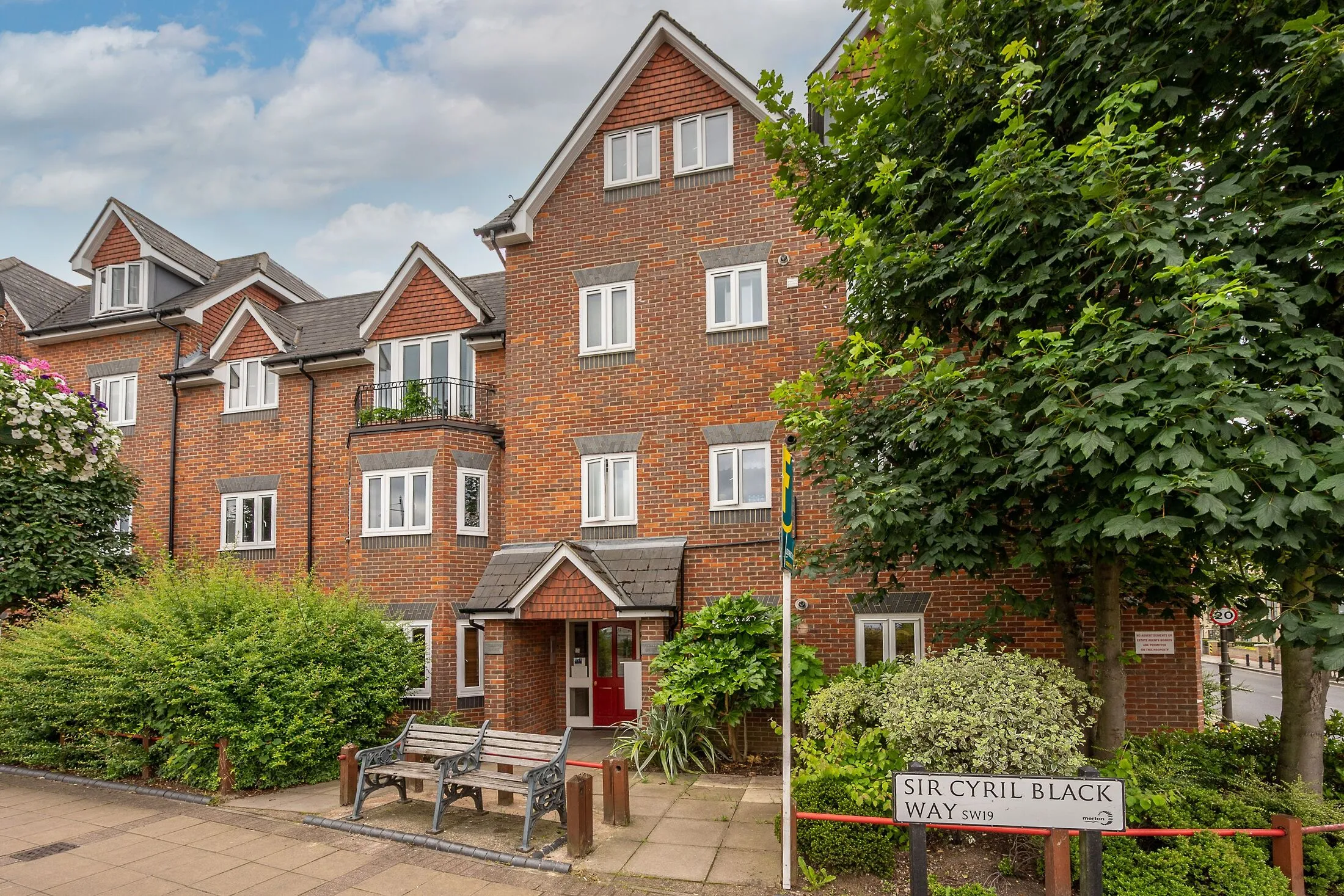 Flat Hartfield Road in Greater London