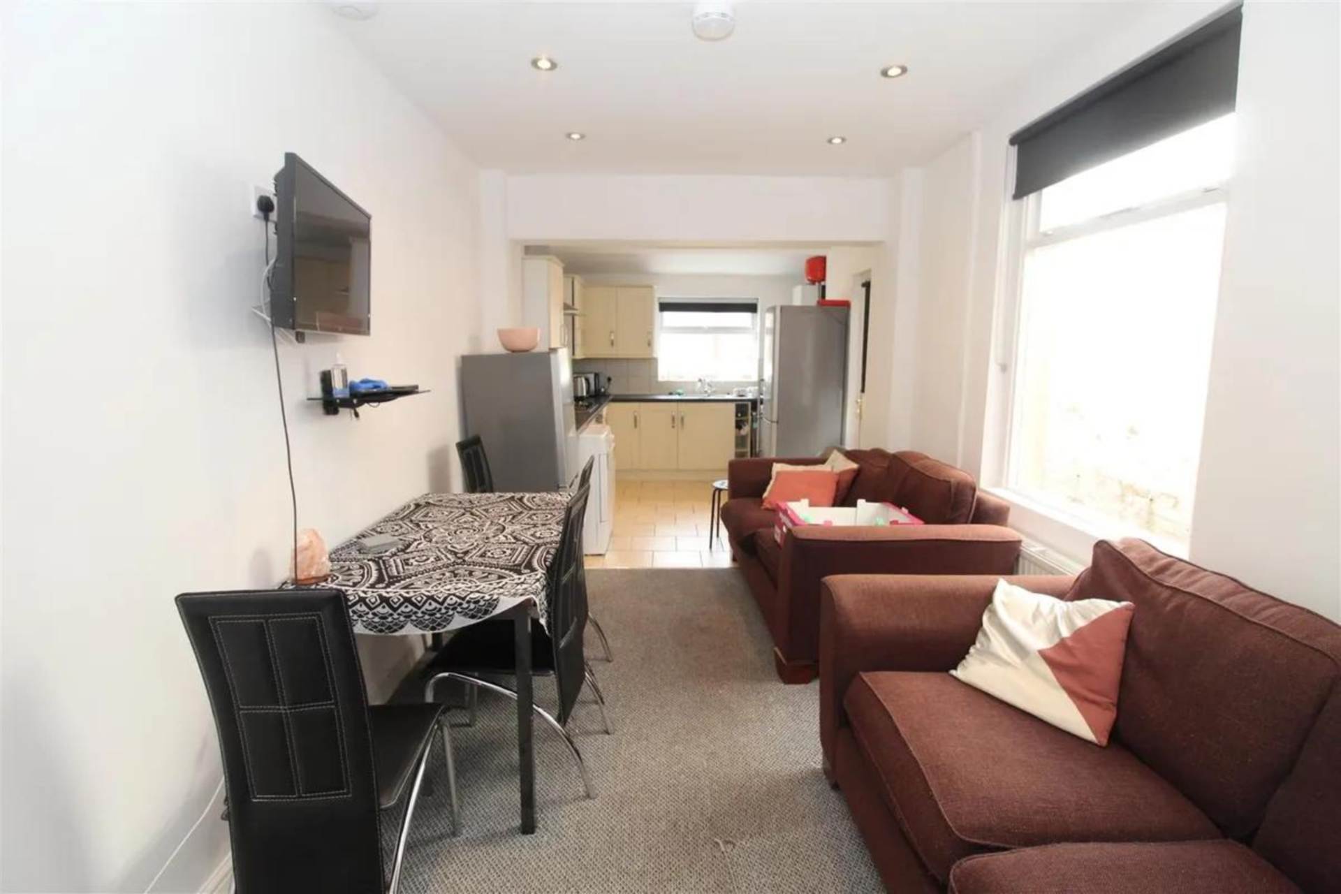 Room Tewkesbury Street in Cardiff