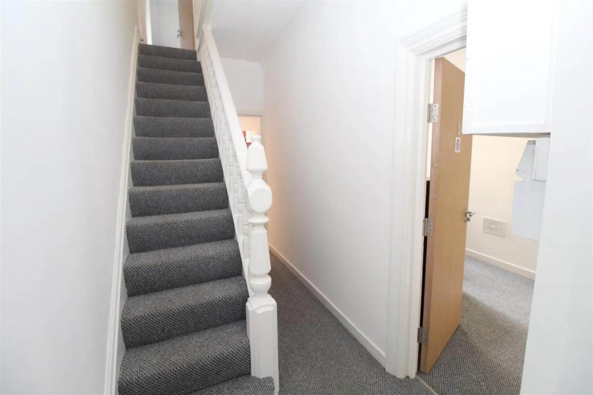 Room Tewkesbury Street in Cardiff