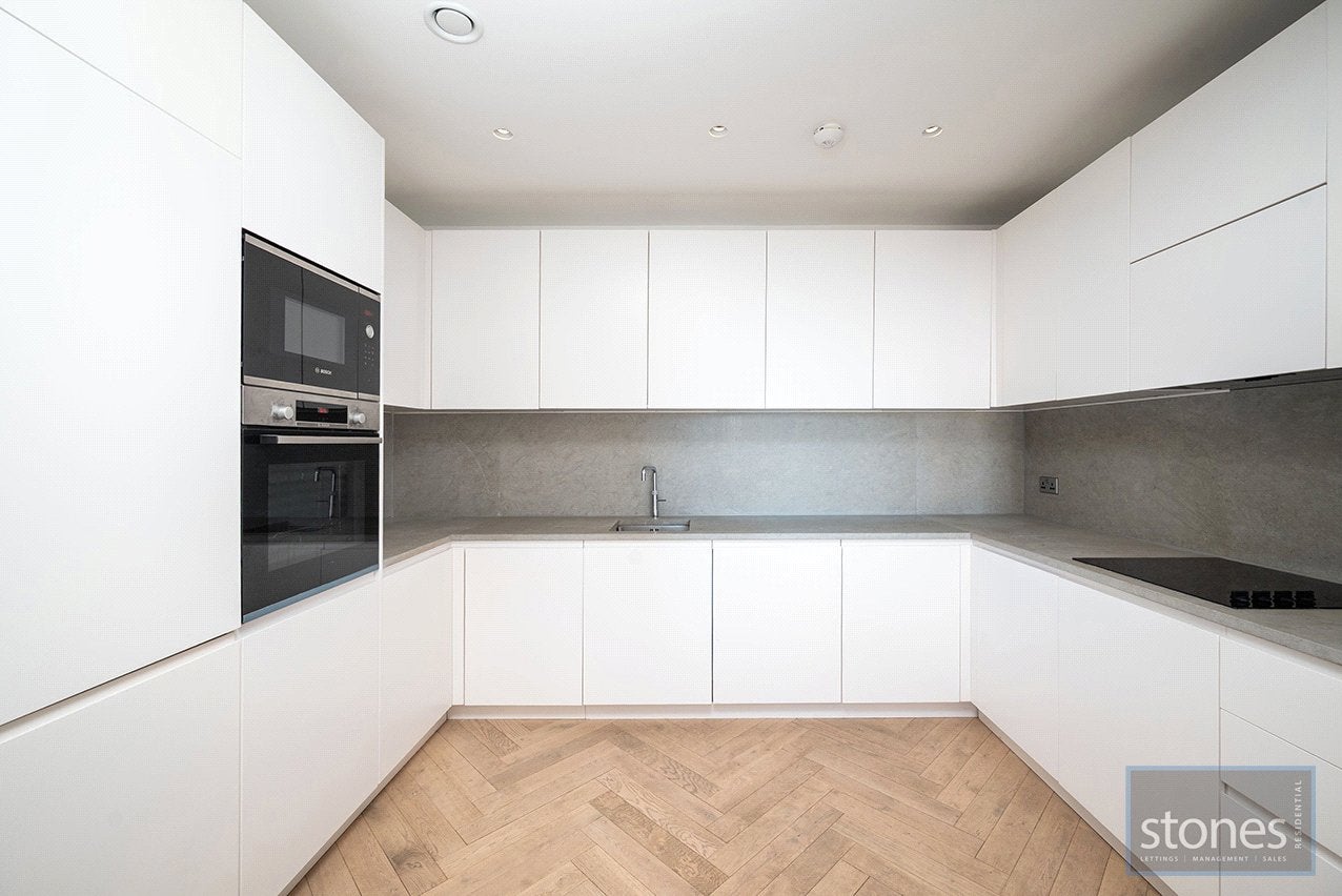 Flat Dudden Hill Lane in Greater London