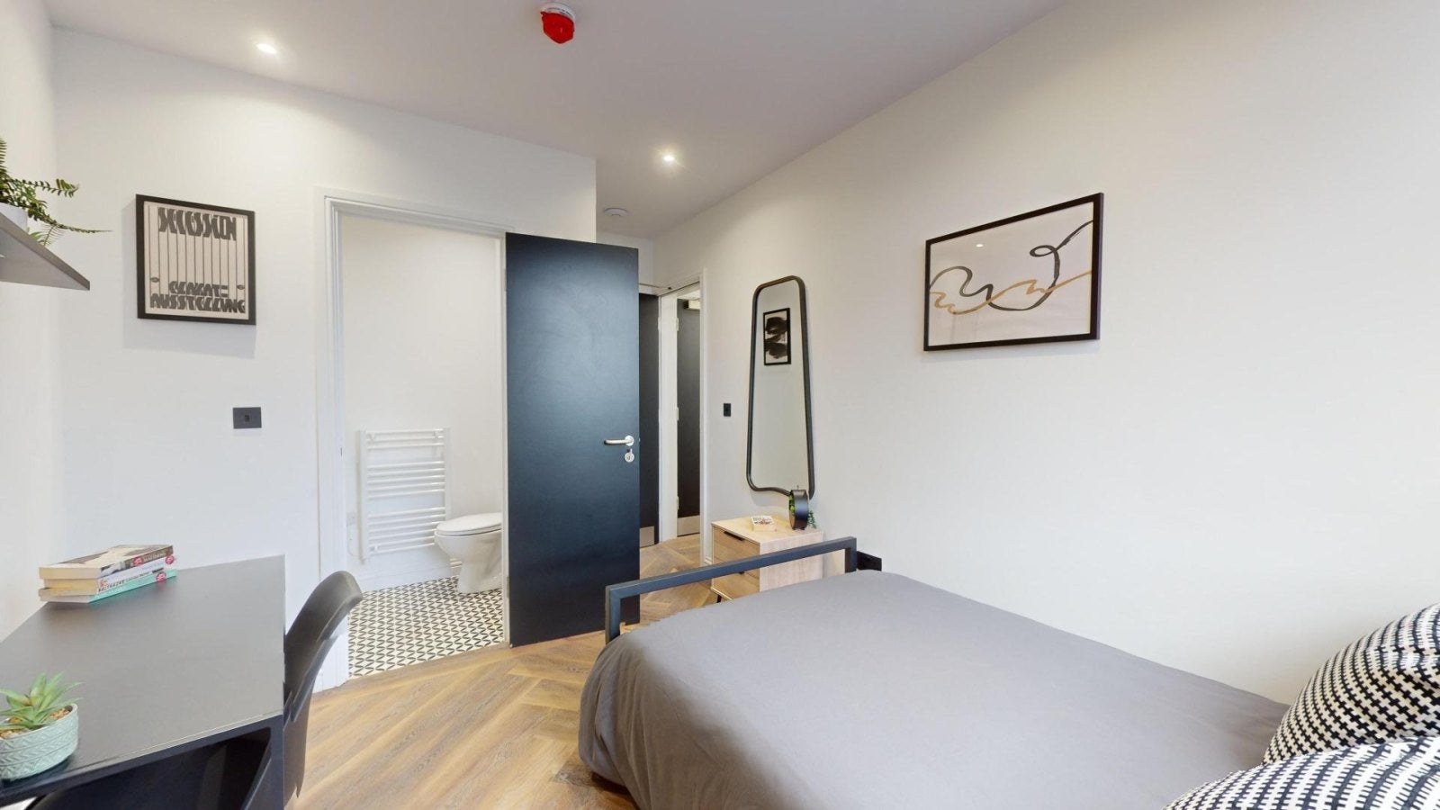 Room Thurloe Street in Manchester