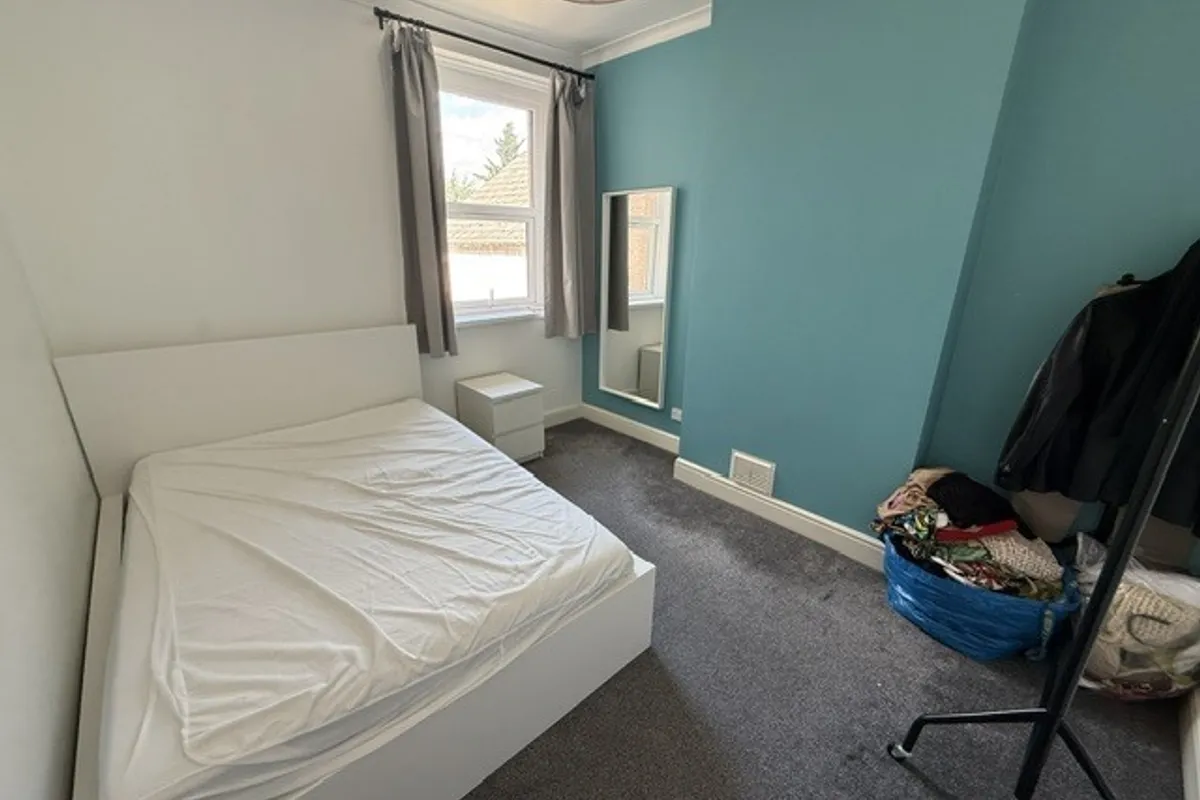 Room Swinton Street in Cardiff