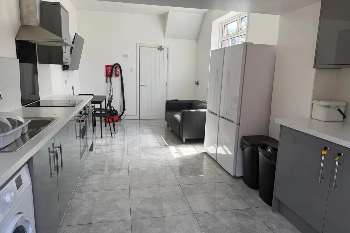 Room Swinton Street in Cardiff