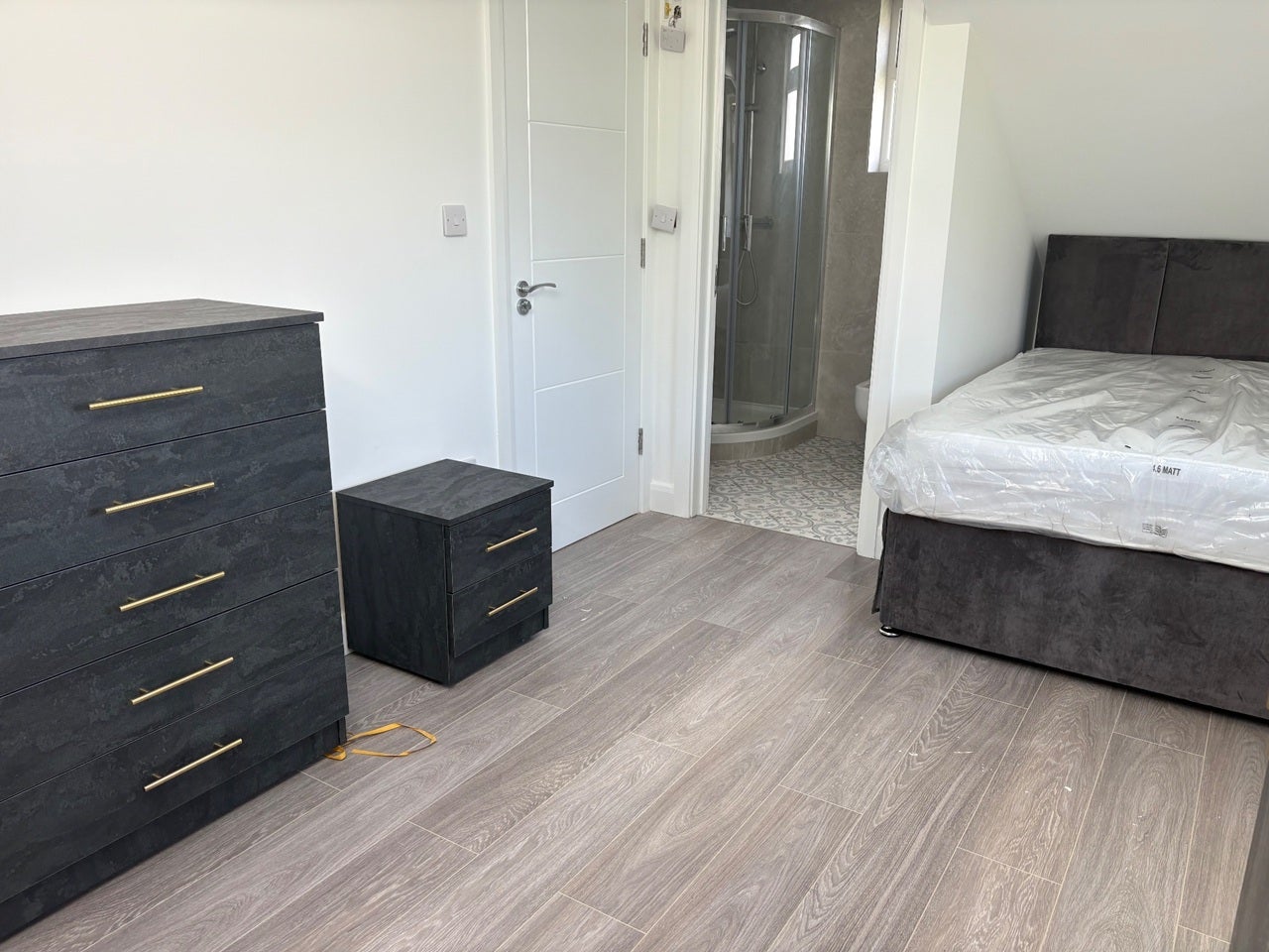 Room Myddelton Road in Greater London