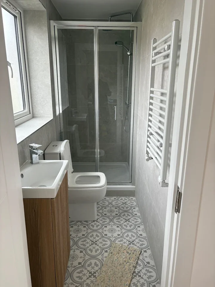 Room Myddelton Road in Greater London