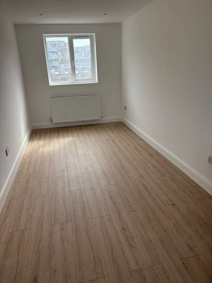 Room Myddelton Road in Greater London