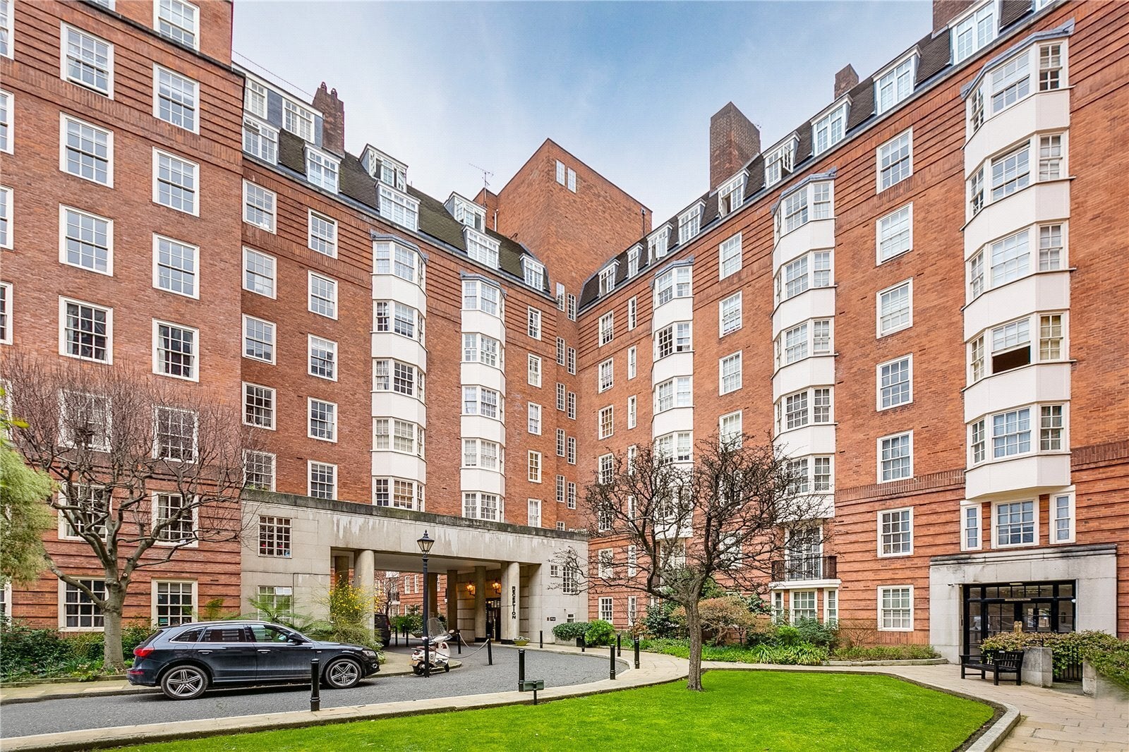 Flat Whitehead's Grove in Greater London