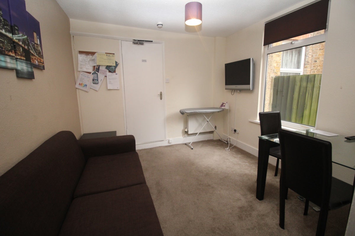 Room Cassio Road in Watford