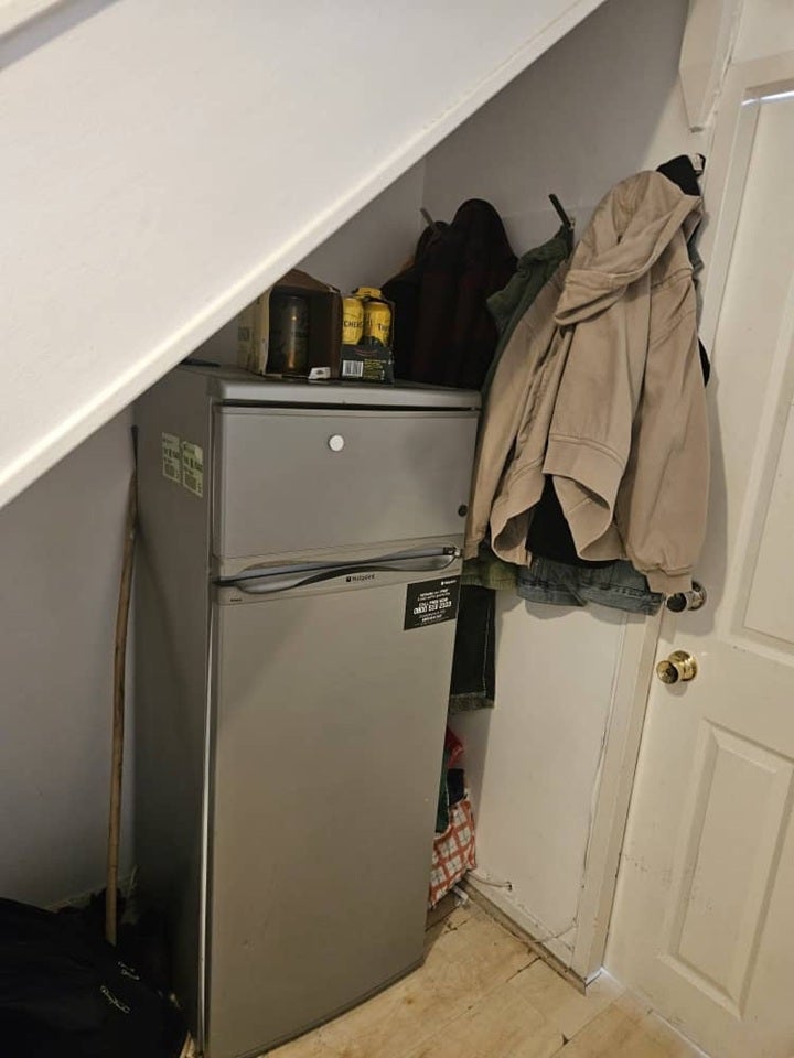 Flat Crisp Road in Greater London