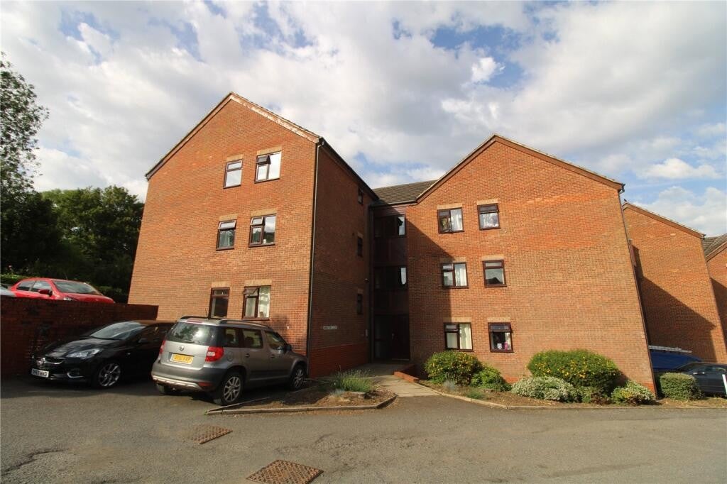 Flat Winston Close in Woodford Halse