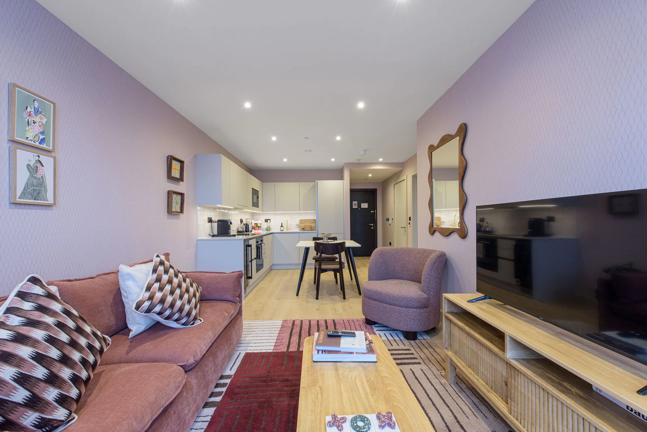 Flat Caversham Road in Greater London