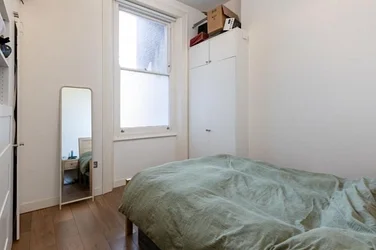 Flat Dewhurst Road in Greater London