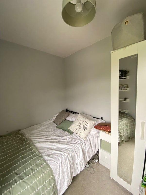 Room Elberton Road in Bristol
