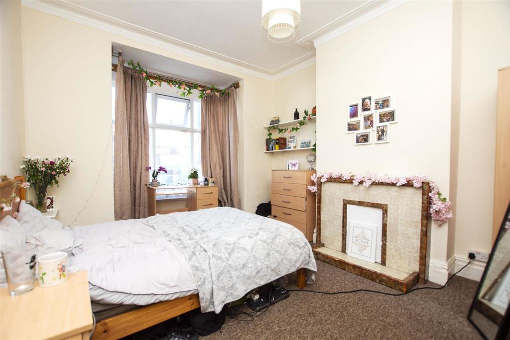 Flat Raddlebarn Road in Birmingham