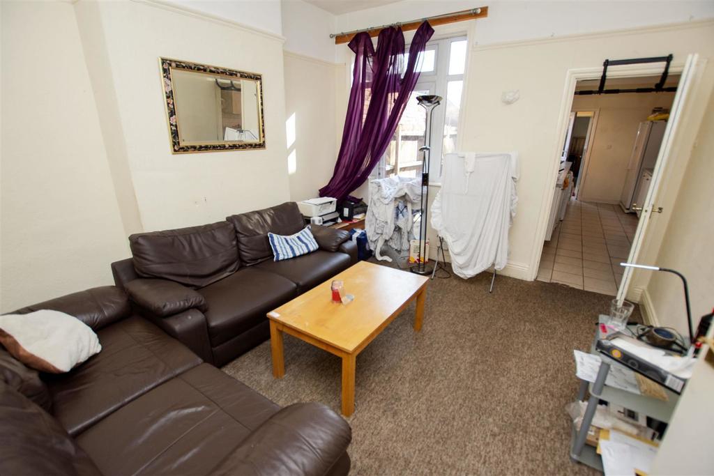 Flat Raddlebarn Road in Birmingham