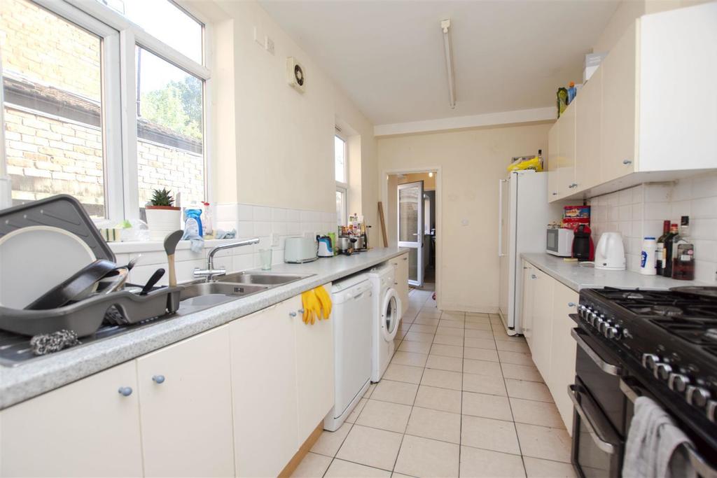 Flat Raddlebarn Road in Birmingham