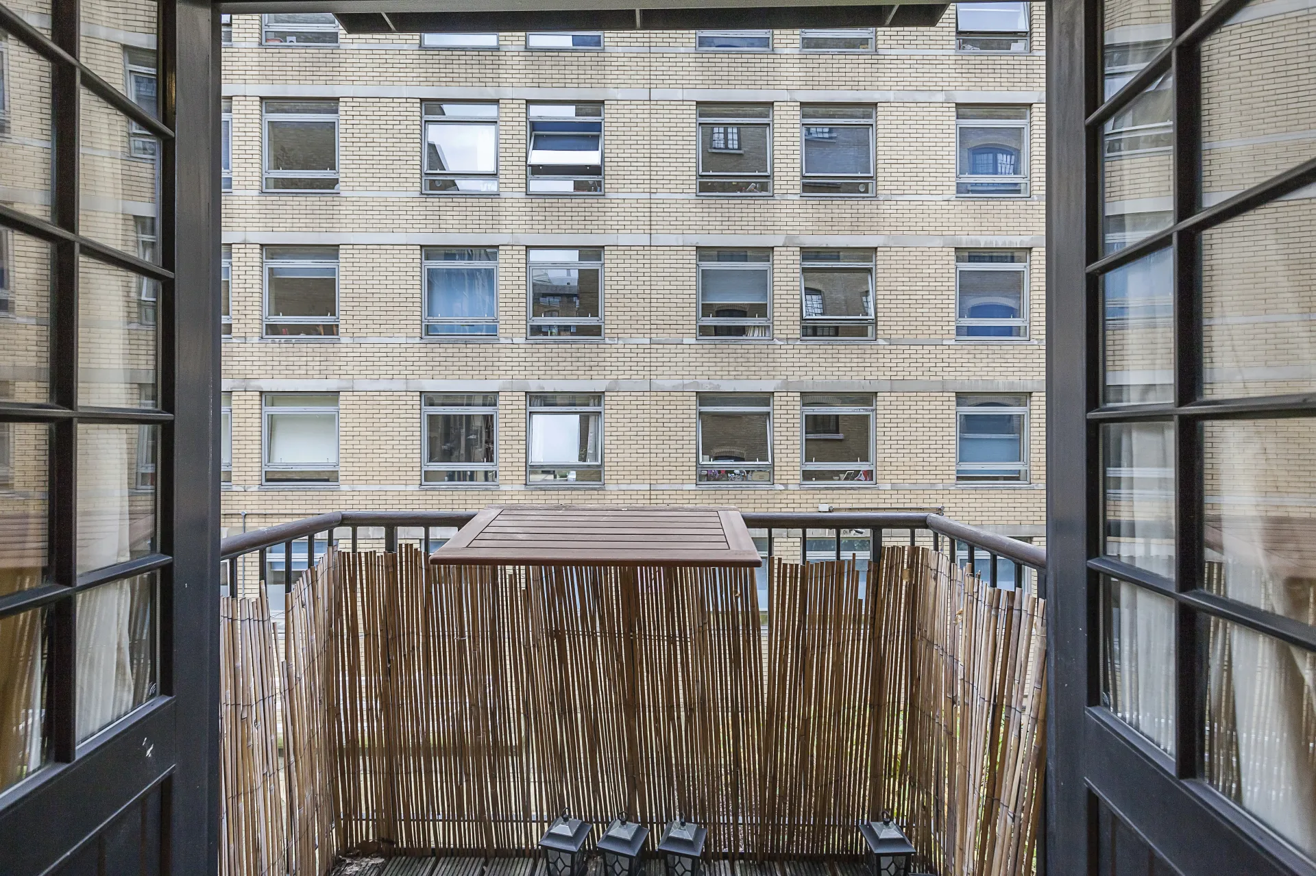 Flat Curlew Street in Greater London