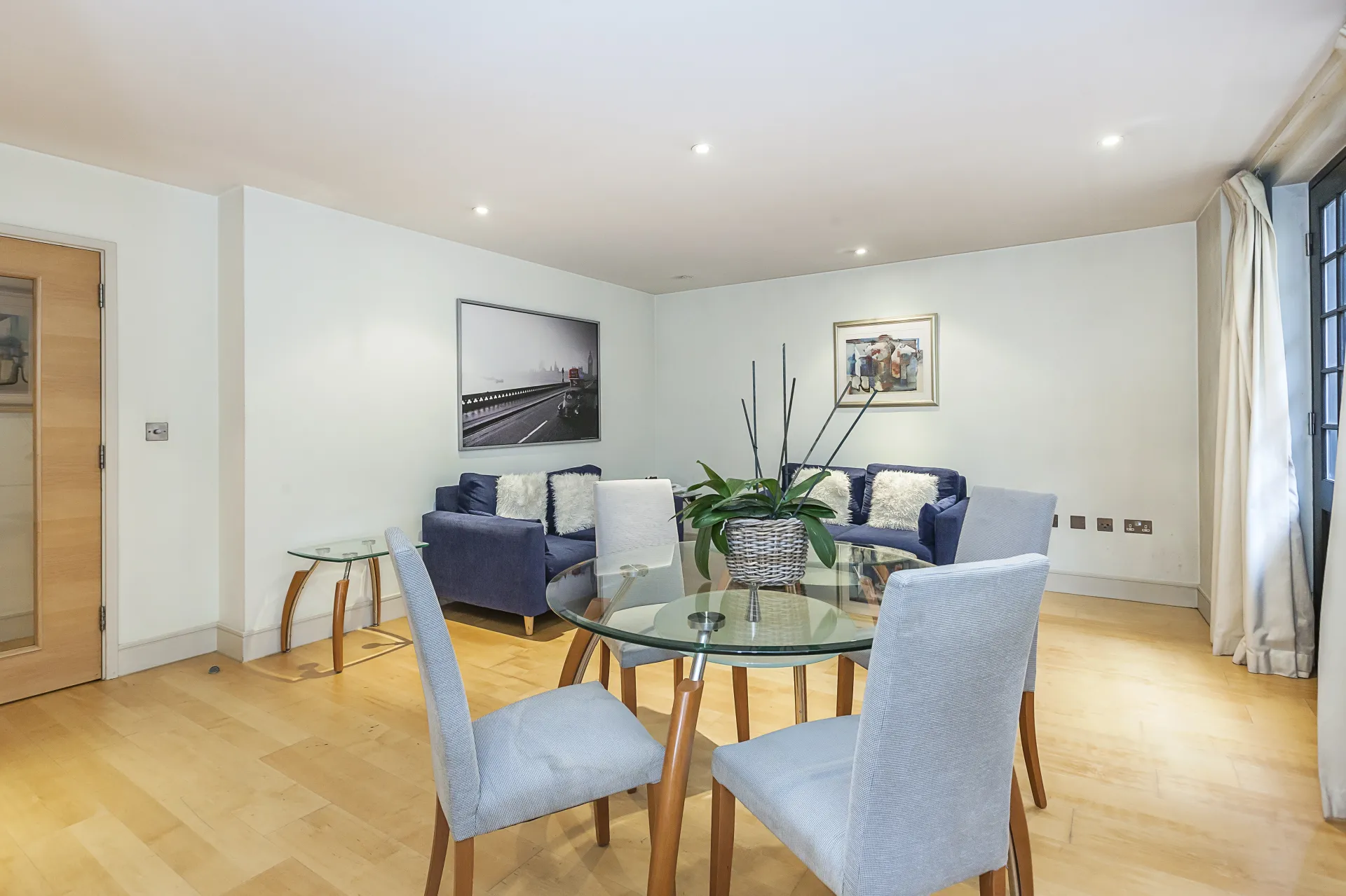 Flat Curlew Street in Greater London