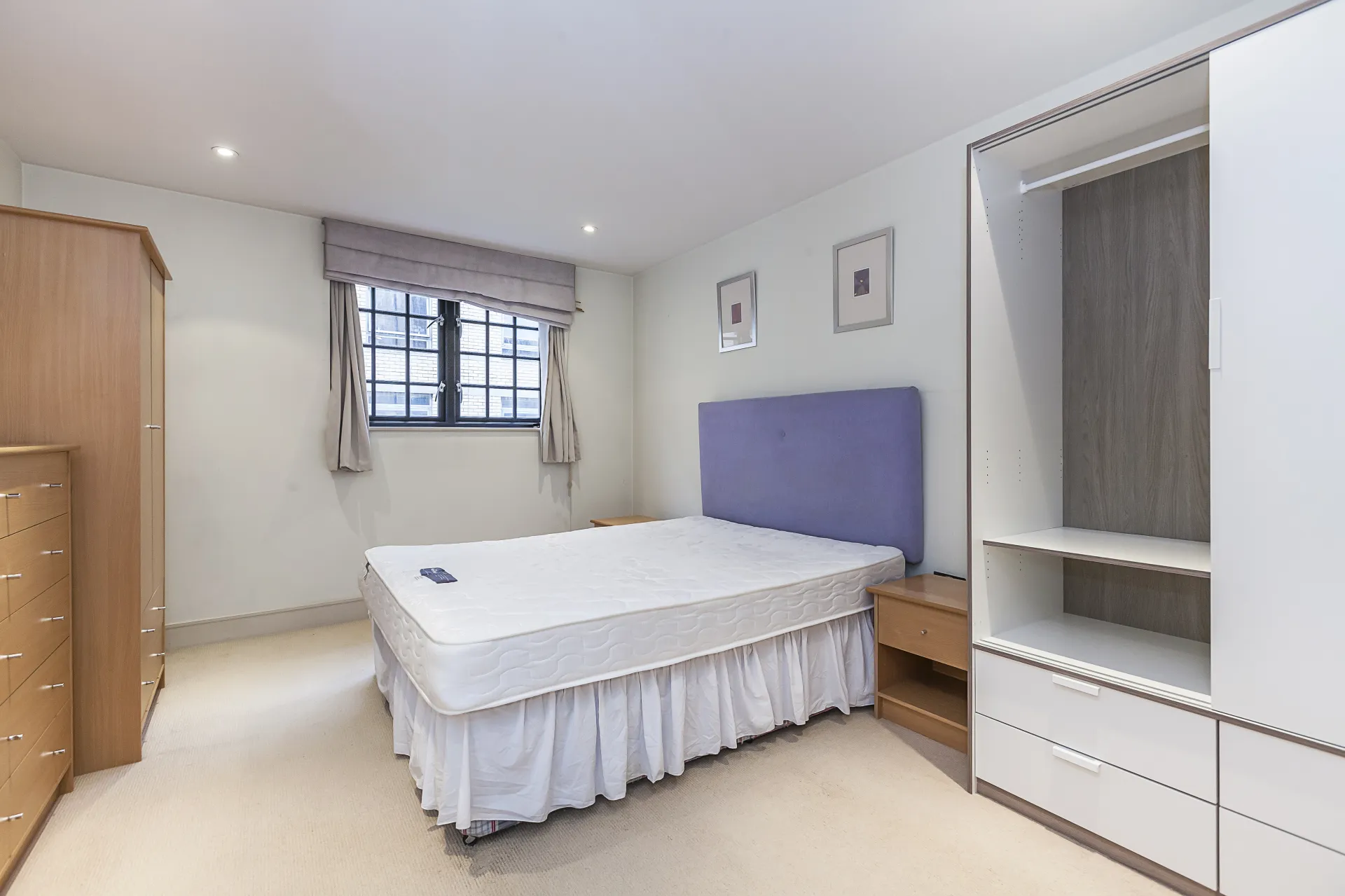 Flat Curlew Street in Greater London