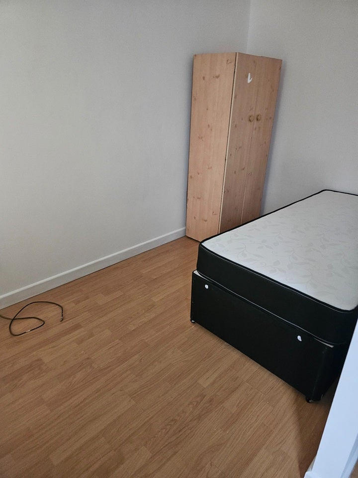 Room Selwyn Road in Greater London