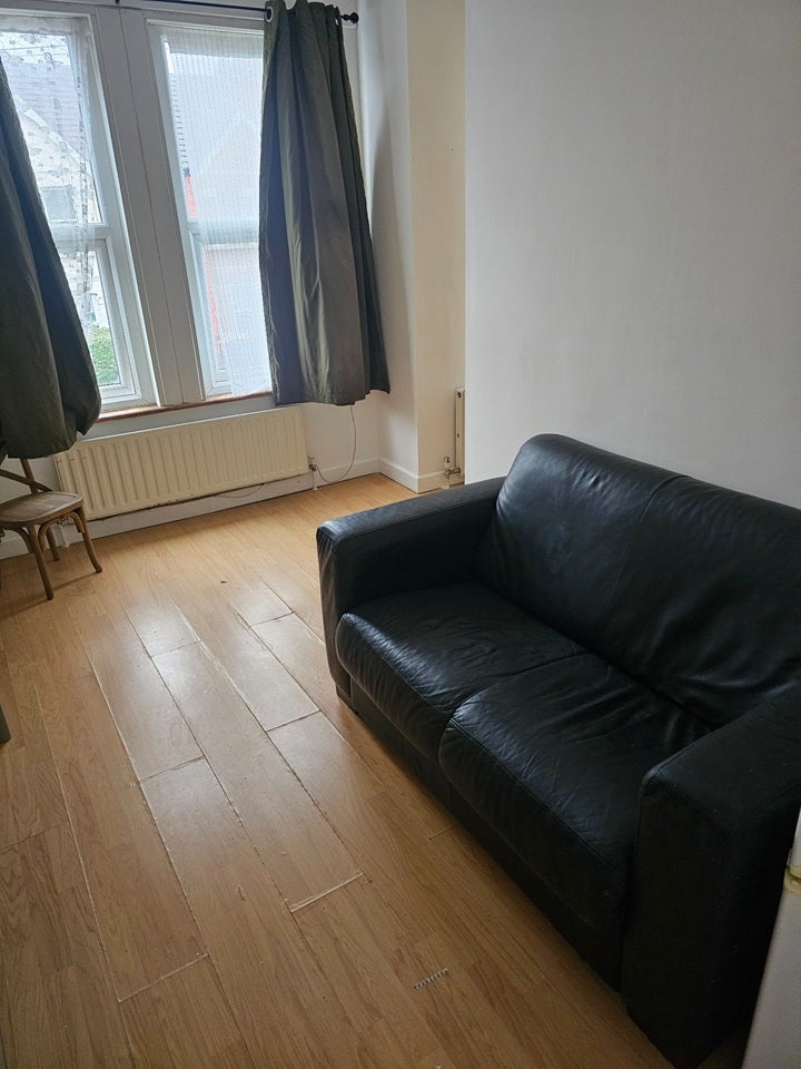 Room Selwyn Road in Greater London