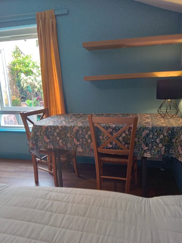 Room Stoneleigh Place in Greater London