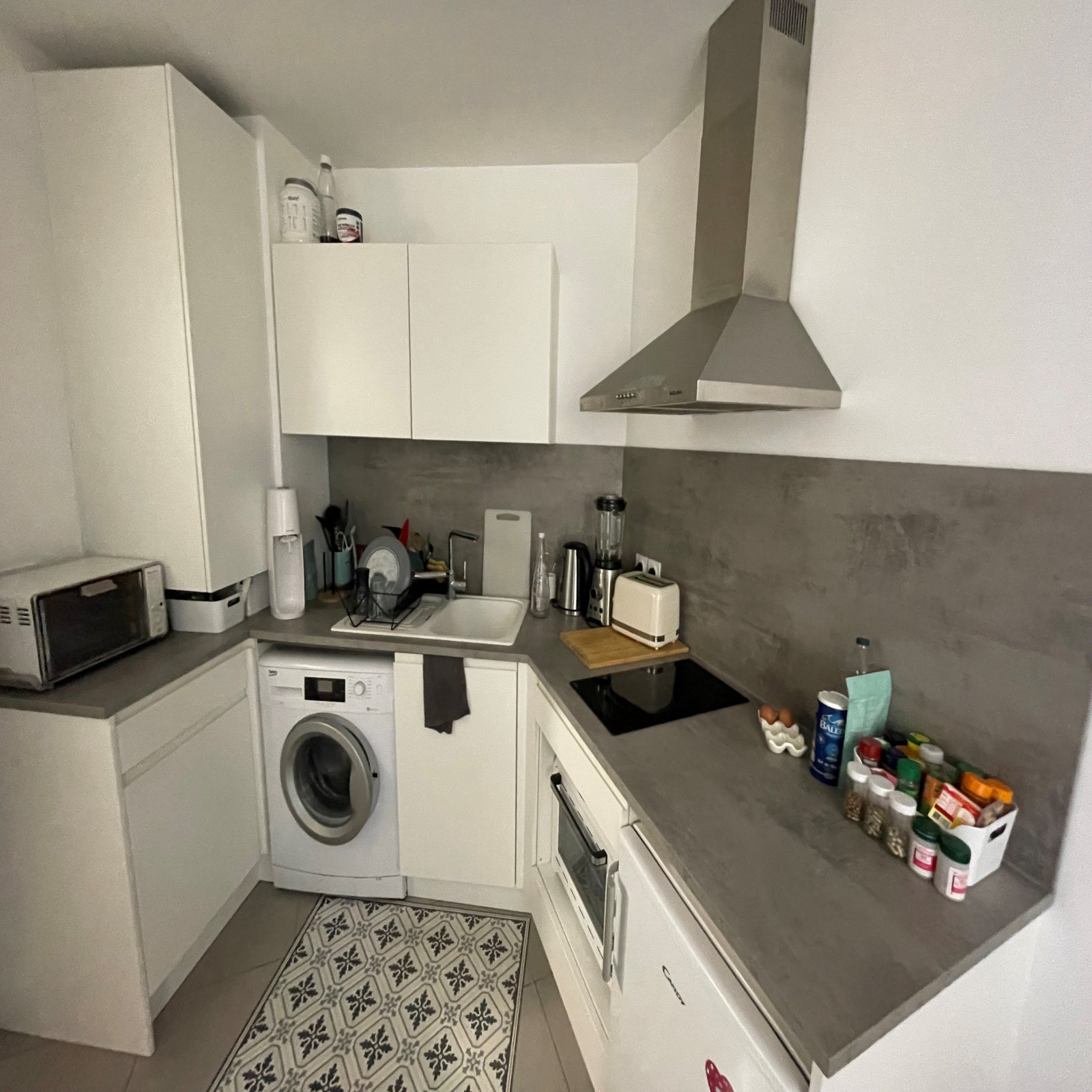 Flat Rue Pierre Valdo in Lyon