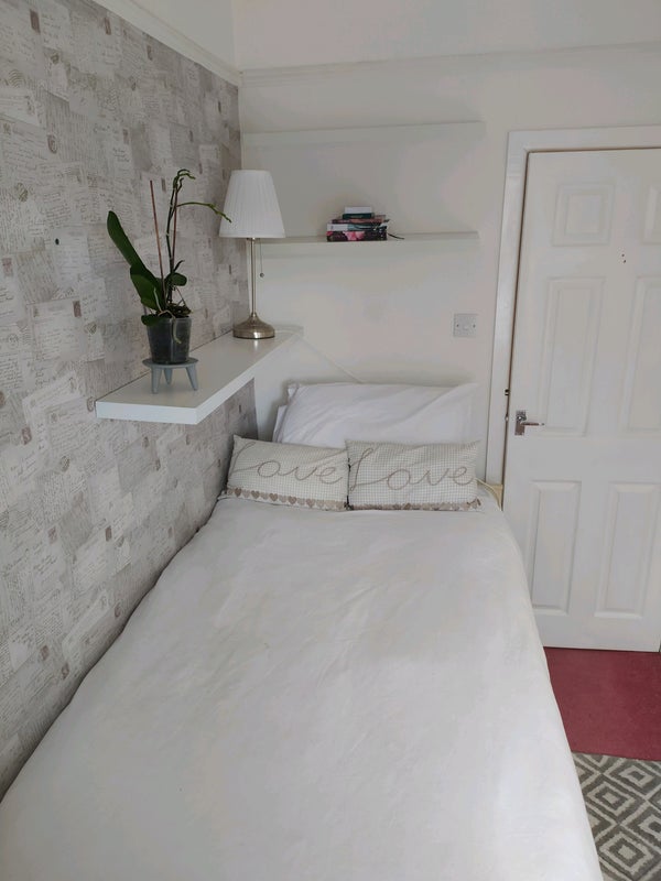 Room Lansdowne Close in Burnley