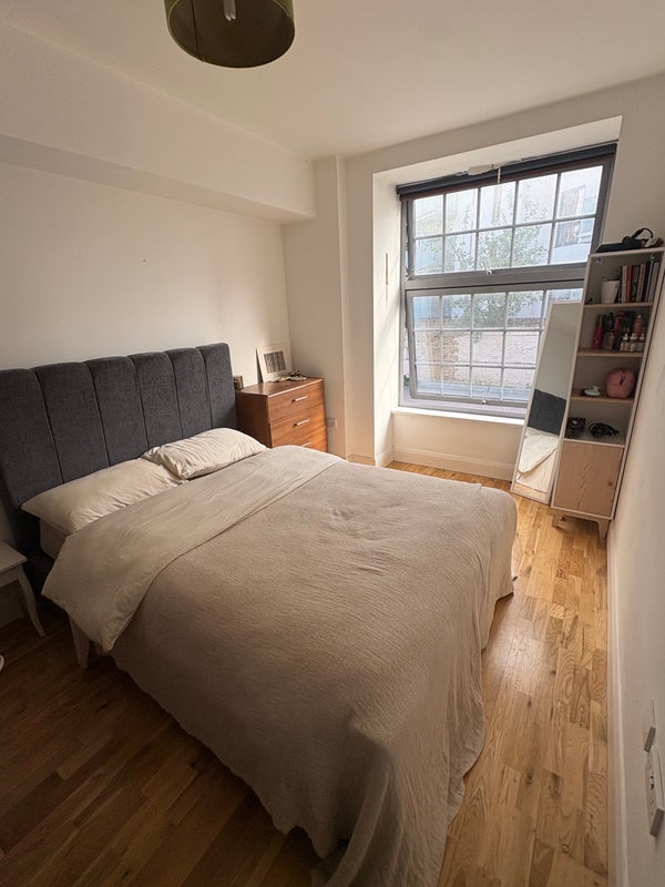 Flat Holloway Road in Greater London