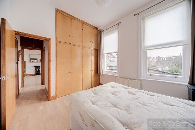 Flat Greencroft Gardens in Greater London
