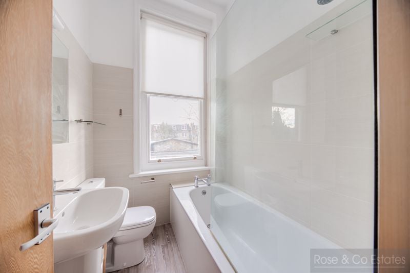 Flat Greencroft Gardens in Greater London