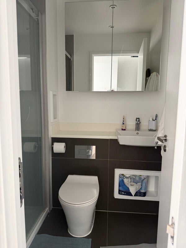 Room Ash Avenue in Greater London