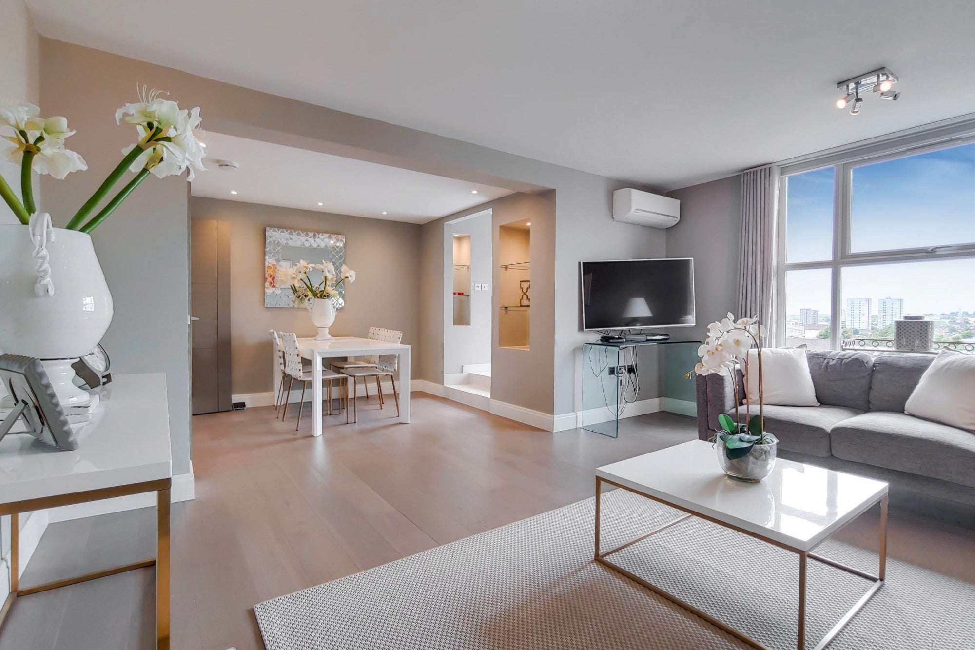 Flat Boydell Court in Greater London